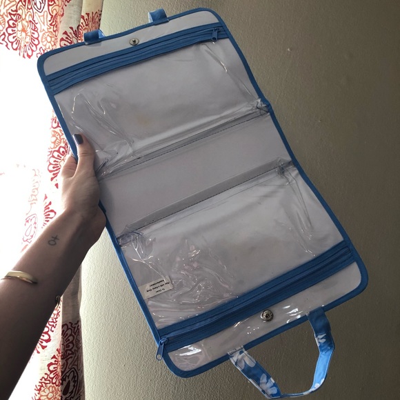 3/$30 Y2K Daisy Toiletry Holder - Picture 5 of 6